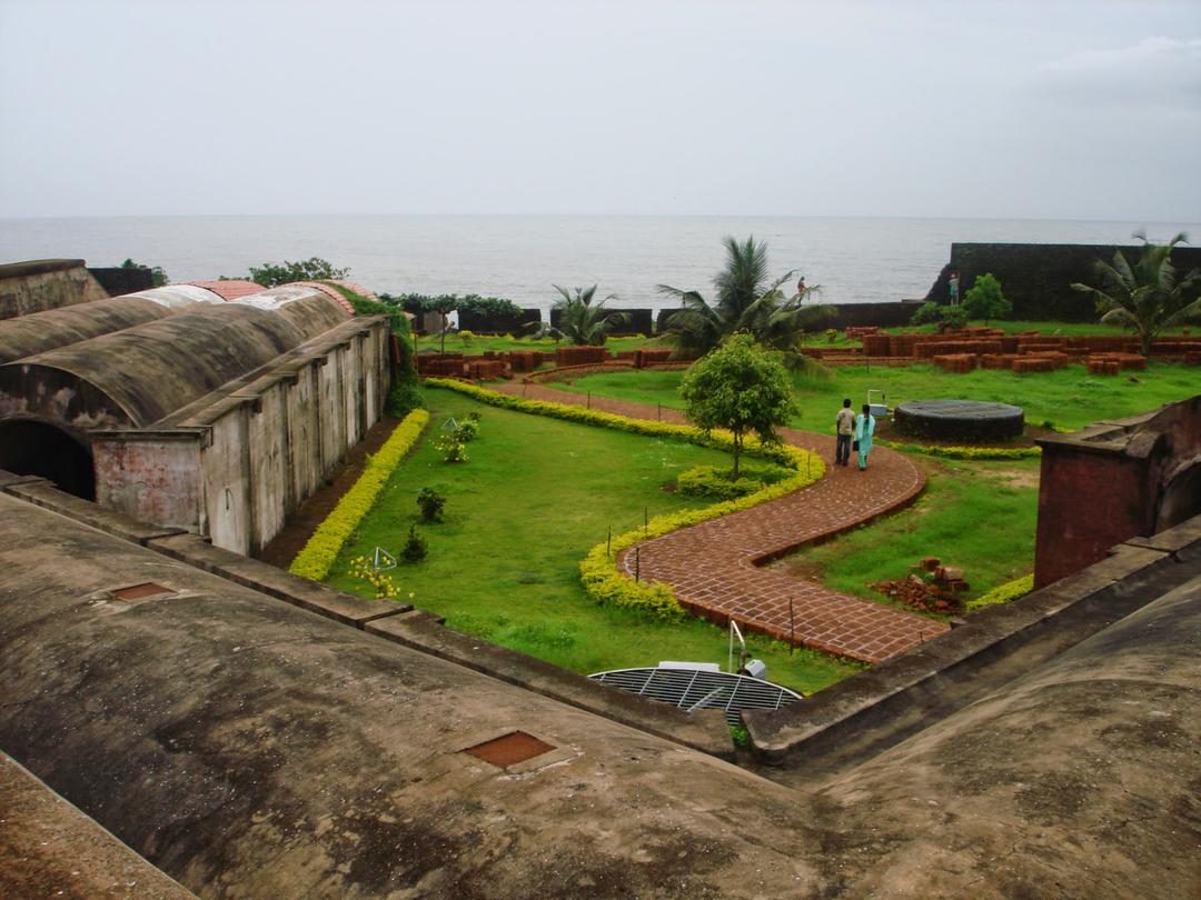 Tracing the coast and markets